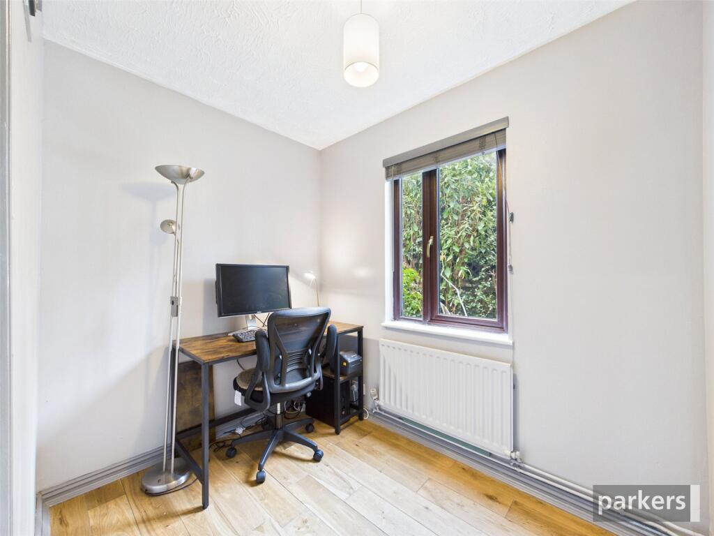 Harrison Close, Twyford, Reading, Berkshire, RG10 photo 4