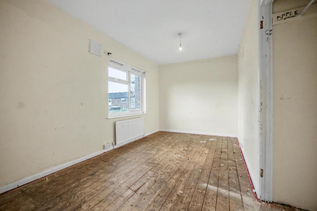 House in Queenborough - More