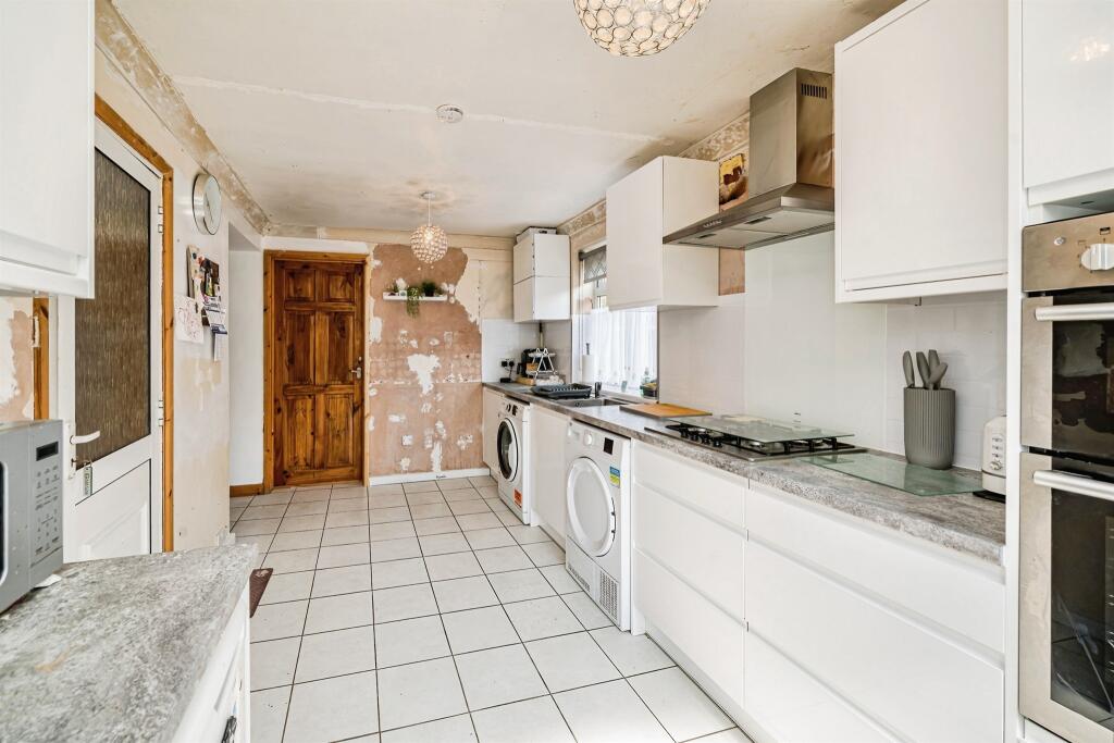 House in Aylesbury, Buckinghamshire - View 3