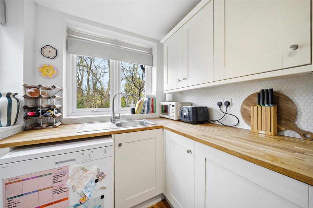 House in Rickmansworth, Chorleywood - More