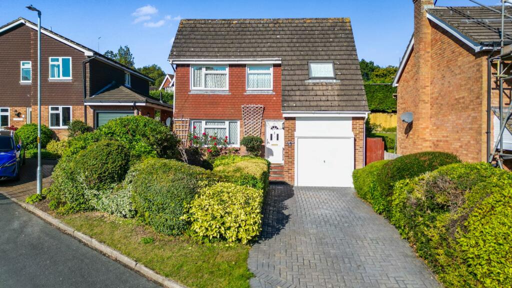 4-bed detached on Eridge Drive, Crowborough, TN6, £465,000