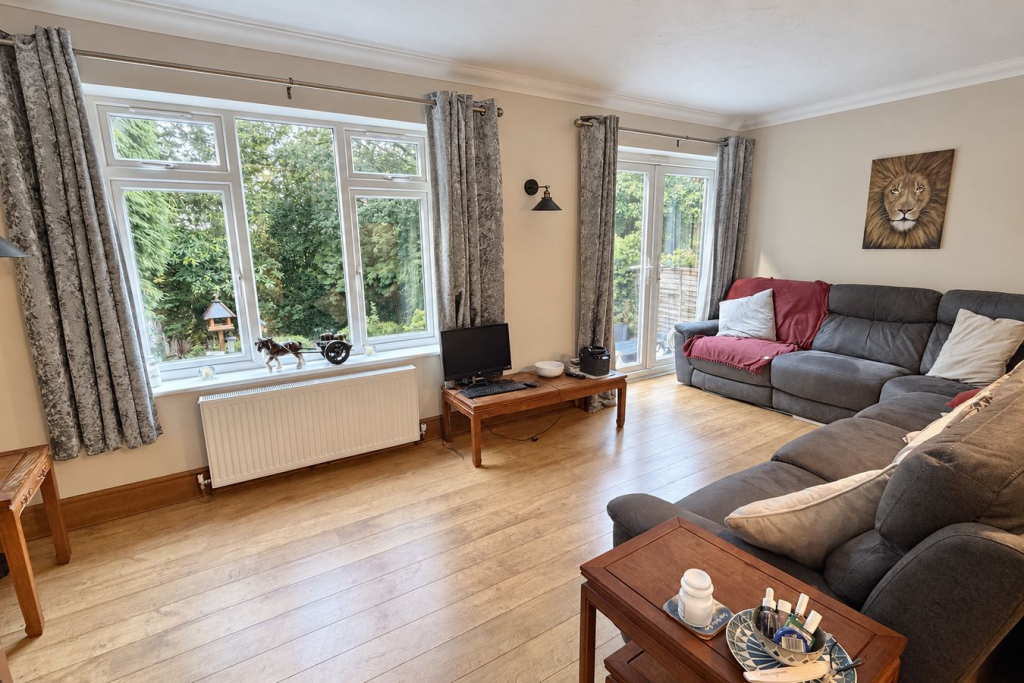 House in Surrey Heath, Heatherside - View 5
