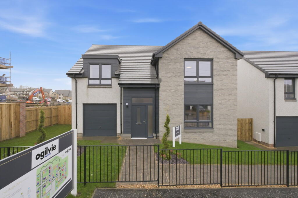 Main image of property: "Fincastle" Royal Oaks, Dunipace, FK6 6FH