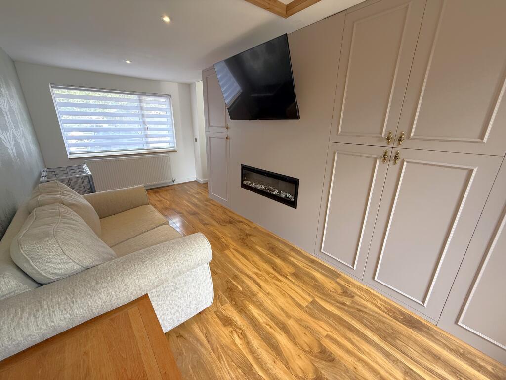 House in West Oxfordshire, Carterton - More