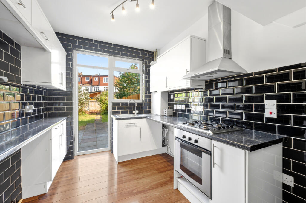 House in London, West Barnes - More
