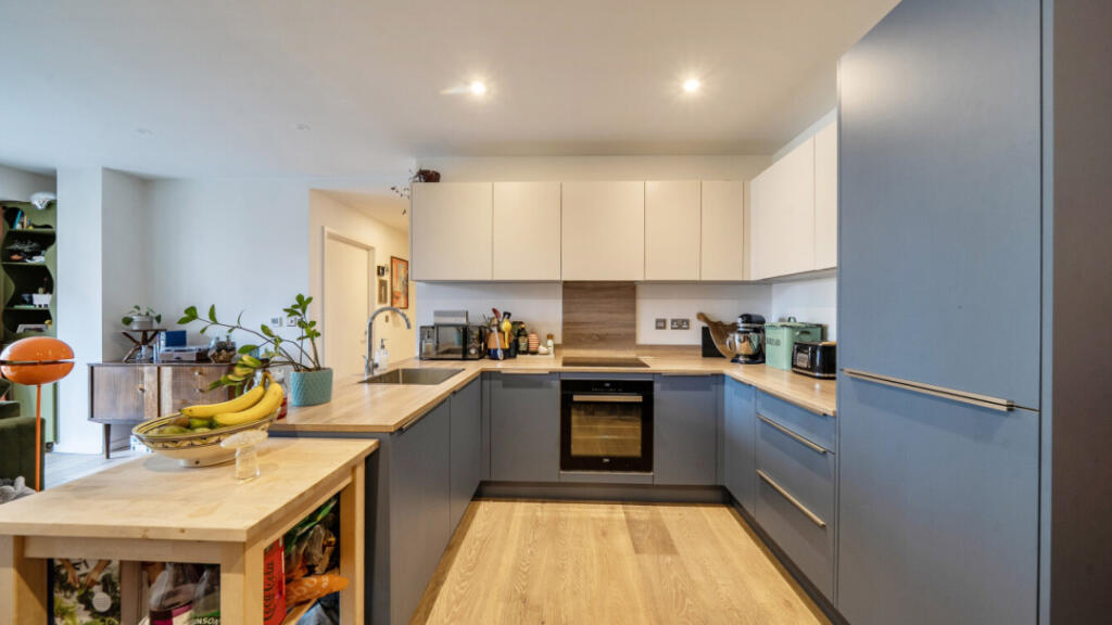 Apartment in London - View 3