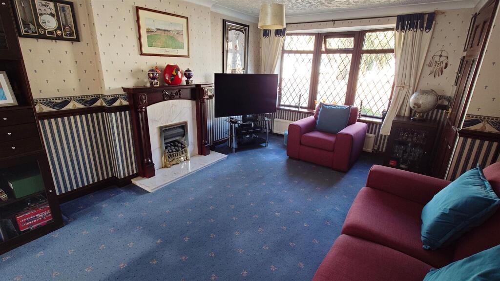 House in Doncaster, Cantley - More