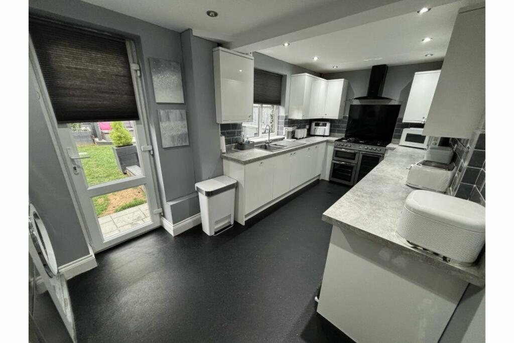 House in Hertsmere, Elstree and Borehamwood - View 4