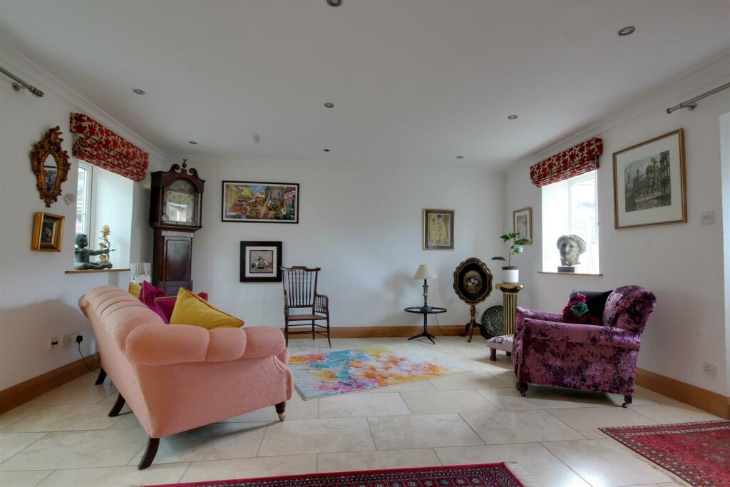 Easenby Close, Swanland photo 4