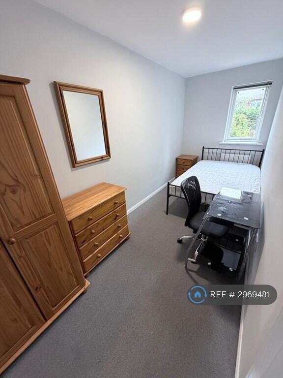 House in Runnymede, Surrey - More