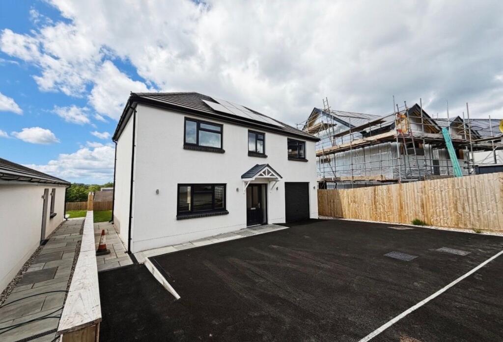 Main image of property: Ravelston Court, Tumble, Llanelli, SA14 6HS