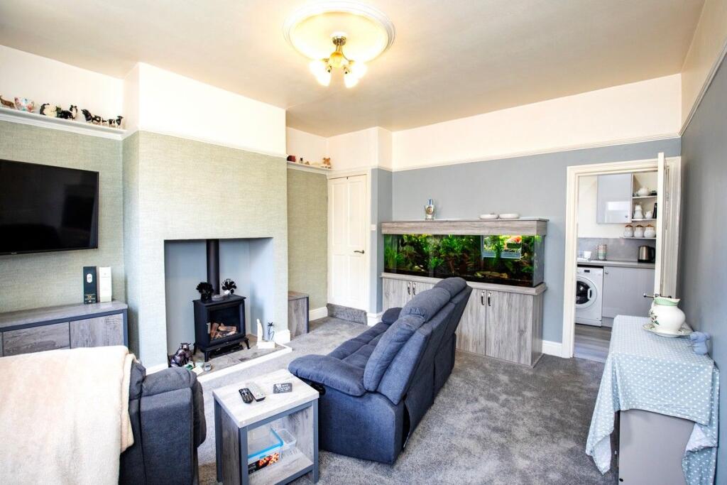 House in Calderdale, Thornhills - View 2