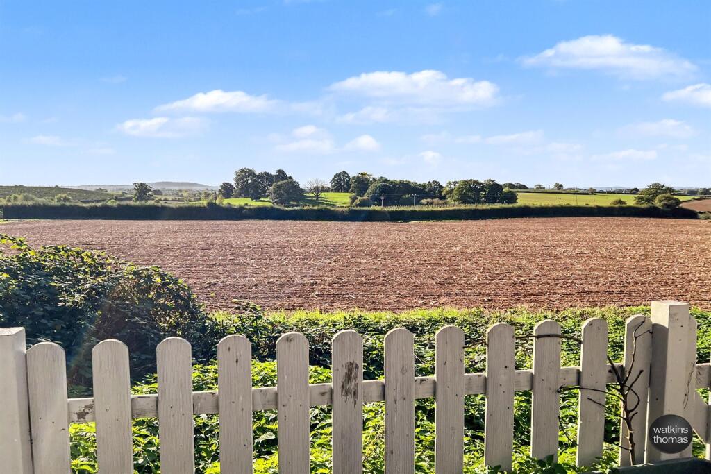 Manor Fields, Burghill, Hereford, HR4 photo 3