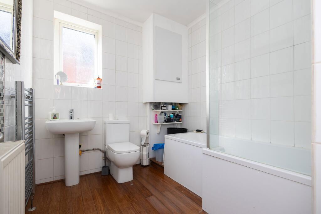 Apartment in Bournemouth, Boscombe - View 5