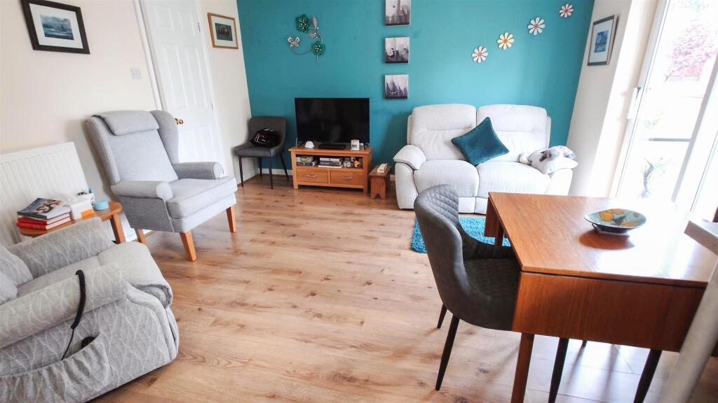Apartment in Doncaster, Lakeside - More