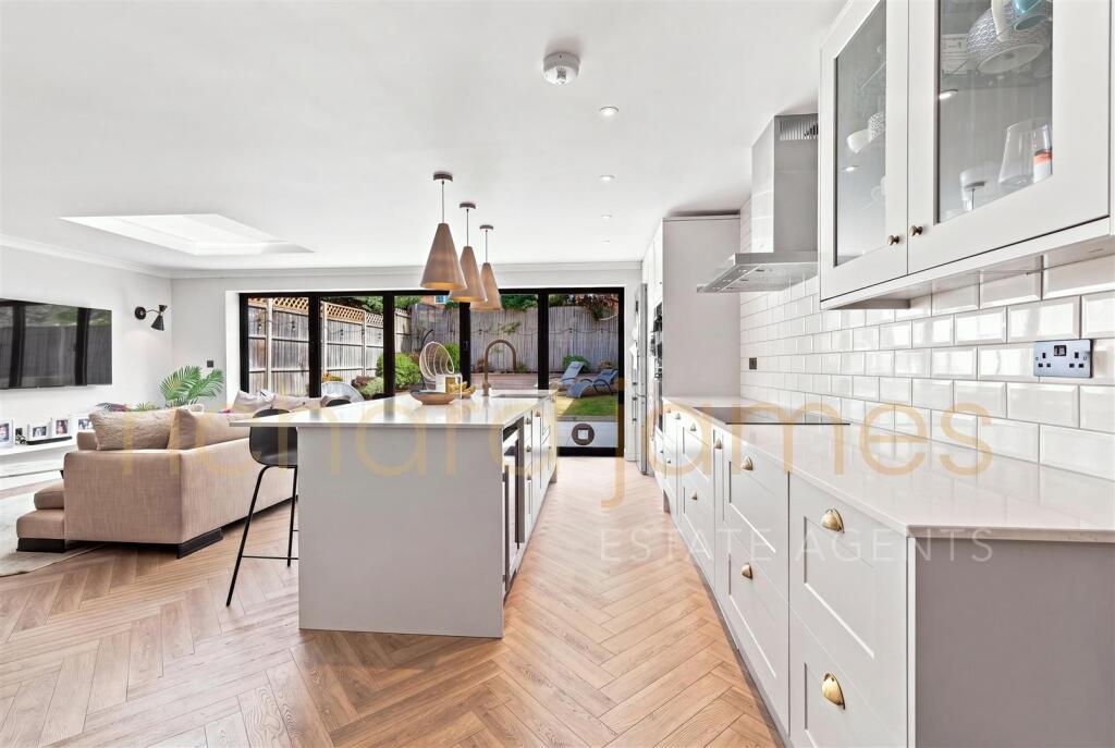 House in London - View 5