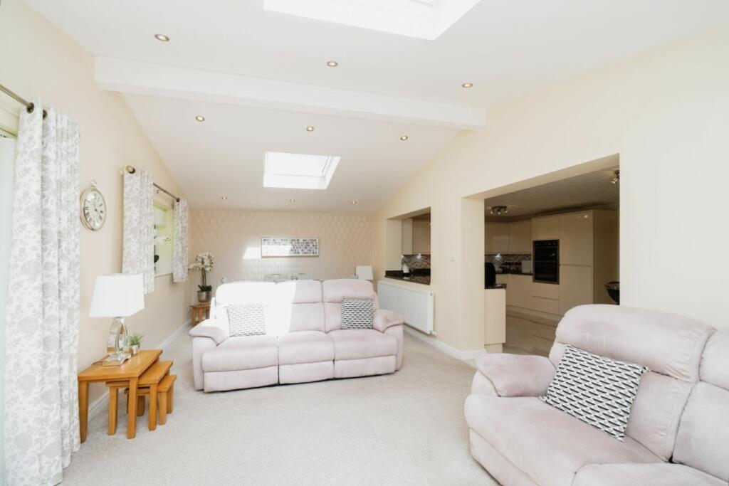 House in Chester, Ellesmere Port - More