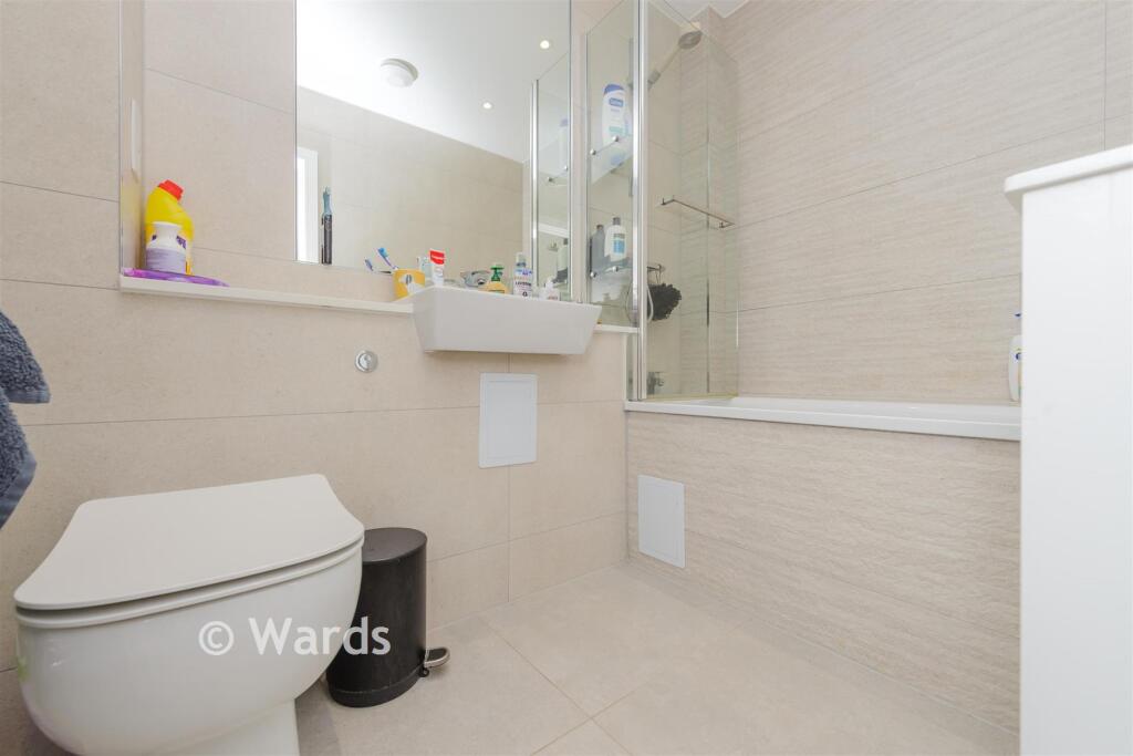 Apartment in Dartford, Temple Hill - More