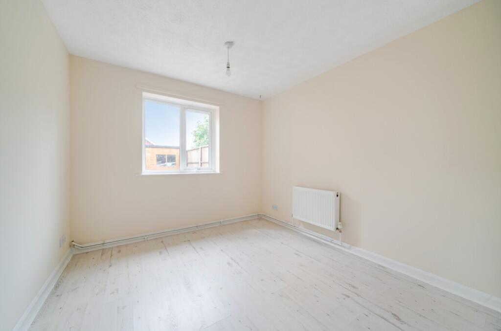 House in West Lindsey, Caistor TC - More