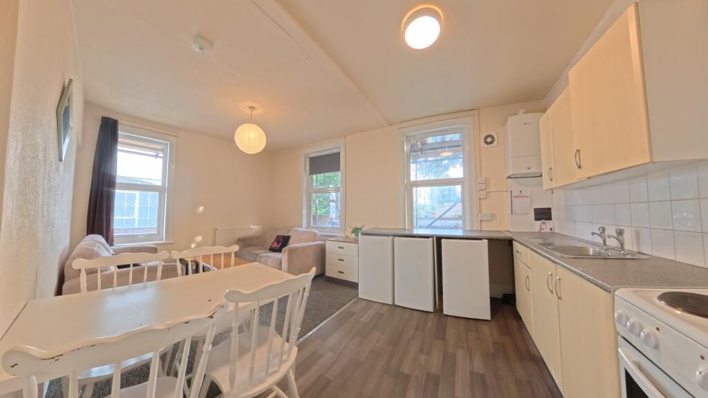 4 bedroom maisonette for rent