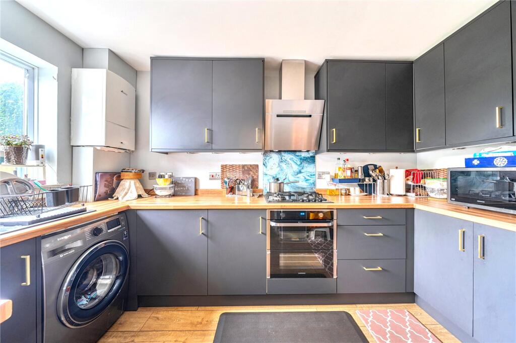 Walton Way, Newbury, Berkshire, RG14 photo 3