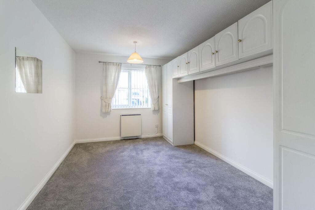 Apartment in Newport Pagnell, Green Park - More