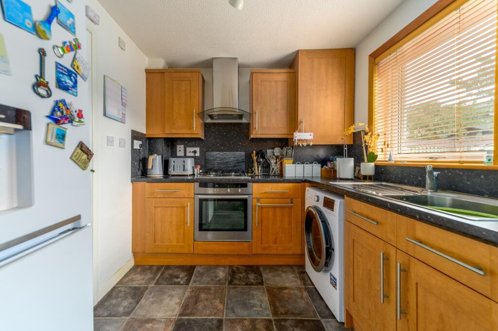 Strathbeg Drive, Dalgety Bay, KY11 photo 4