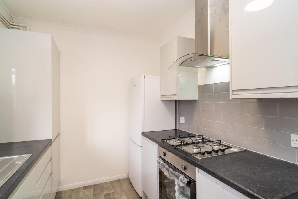 Apartment in Hertsmere, Elstree and Borehamwood - View 3