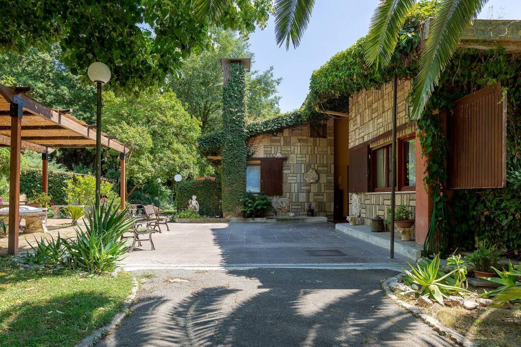 Main image of property: Lazio, Rome, Riano