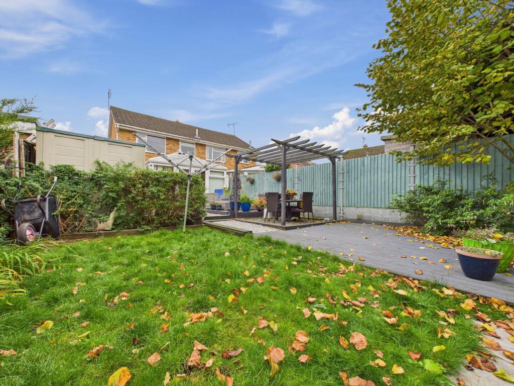 77 St. Andrews Way, Church Aston photo 2