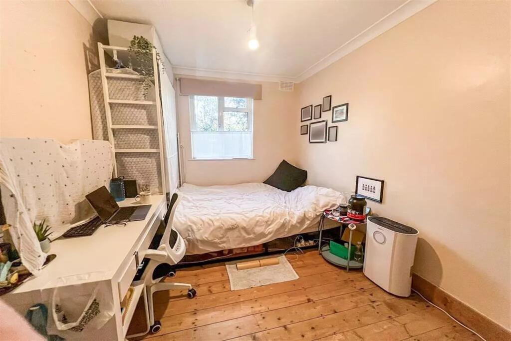 Apartment in London - View 5