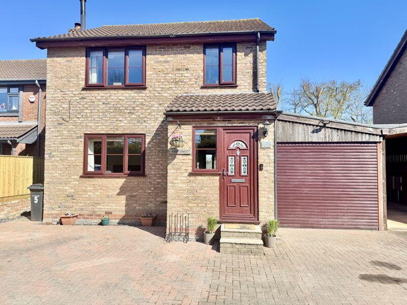 3-bed detached on Carlton Road , Manby, £249,950
