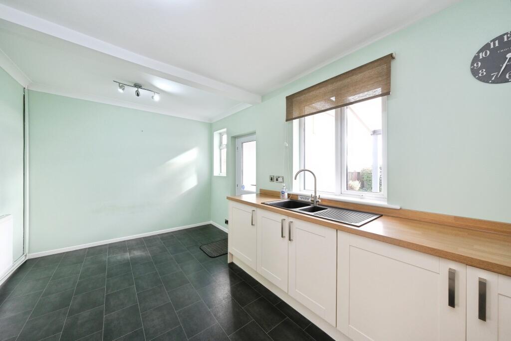House in Ashfield, Hucknall - View 4