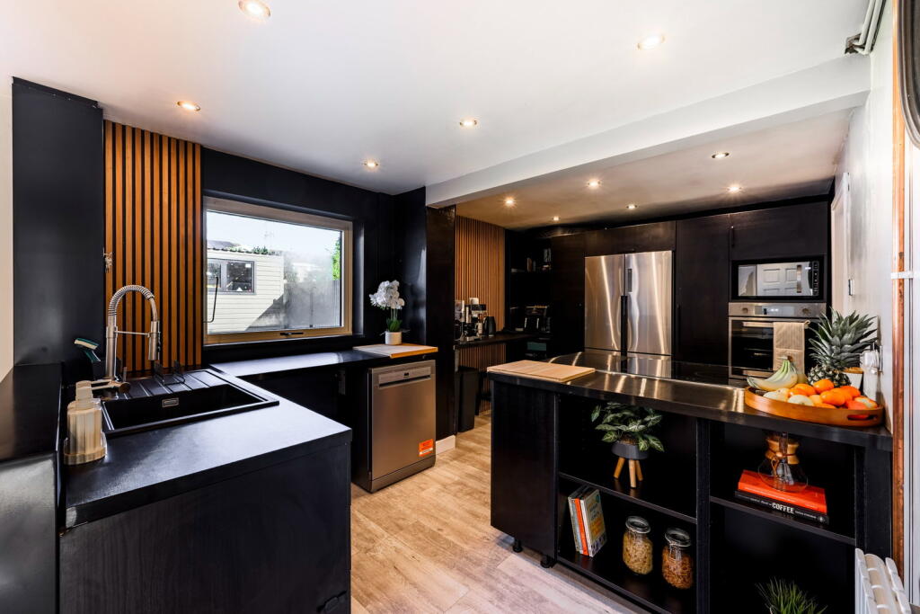 House in Lichfield, Burntwood - View 4