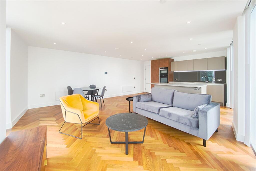 East Tower, Owen Street, M15