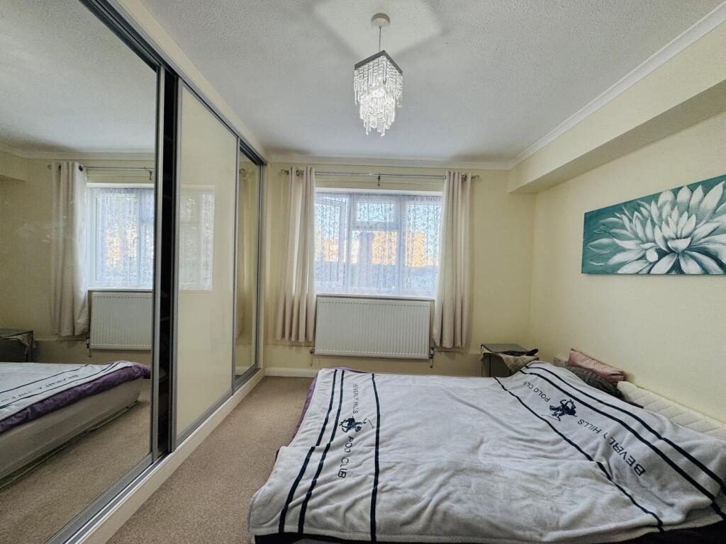 Apartment in Crawley, West Sussex - View 3