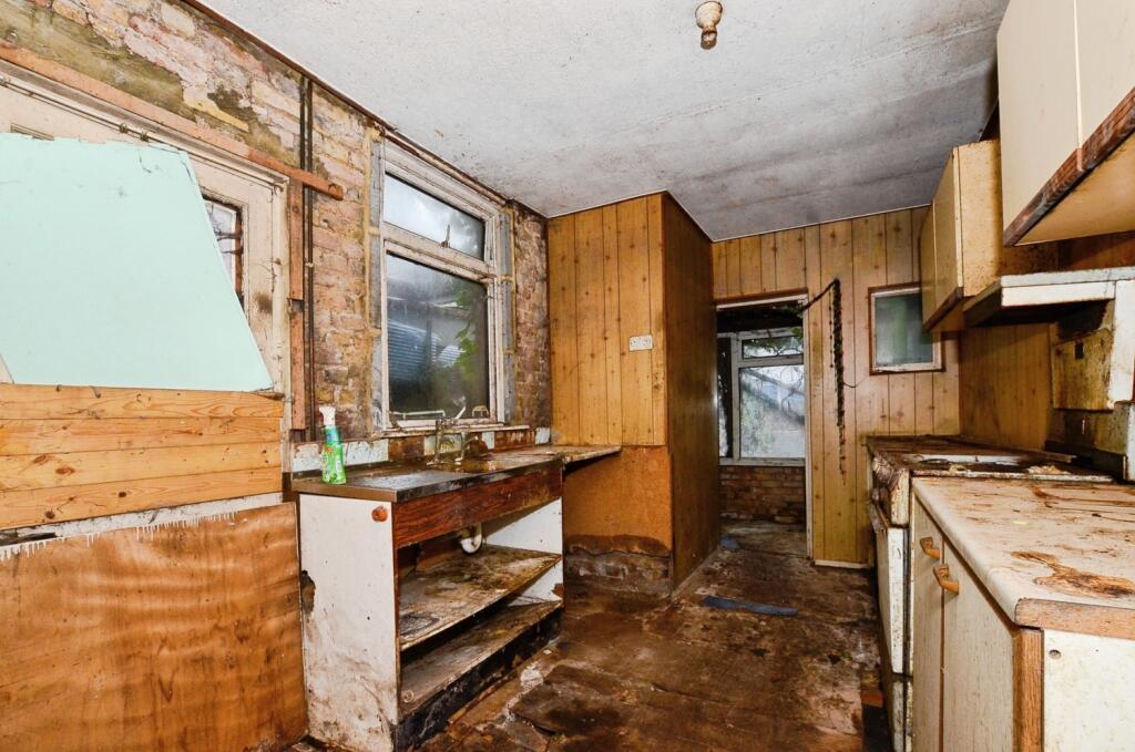 302 Whippendell Road, Watford photo 4