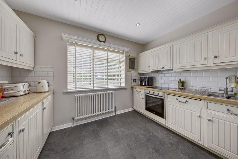 Riverside Crescent, Holymoorside, Chesterfield photo 2