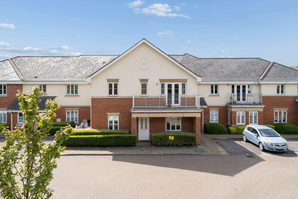 1-bed flat on Blackbird Mews, Loudwater, £225,000