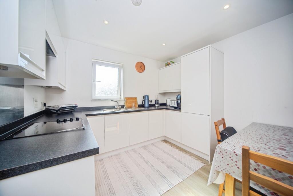 Apartment in Southampton - View 4