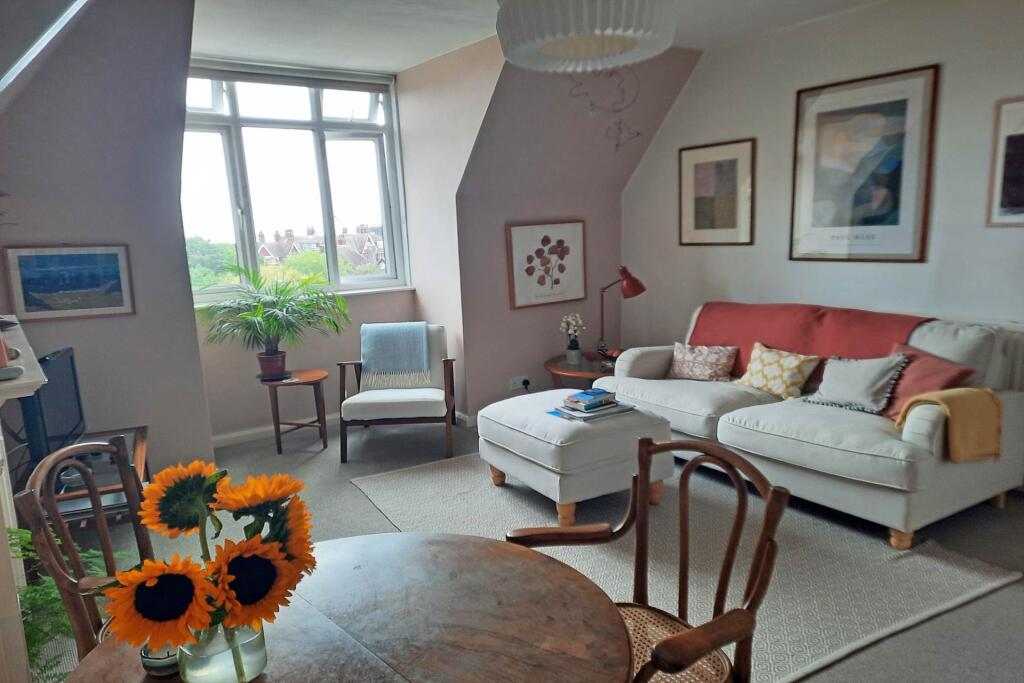 Apartment in Eastbourne, East Sussex - View 2