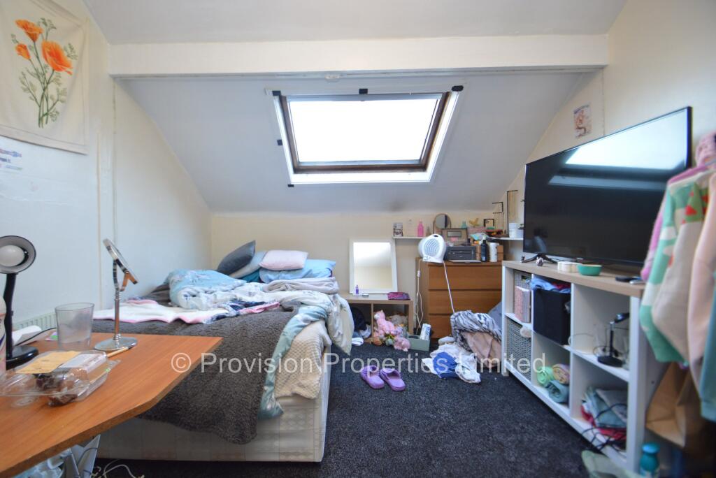 7 bedroom semi-detached house for rent
