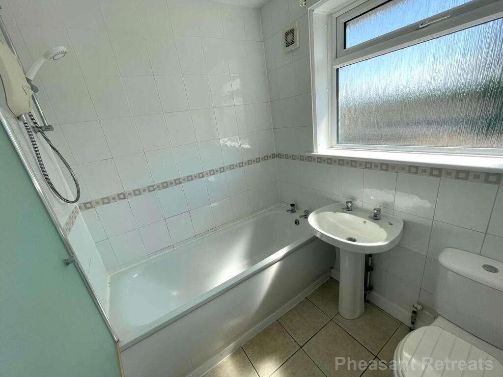 Quarry Road, Witney - More