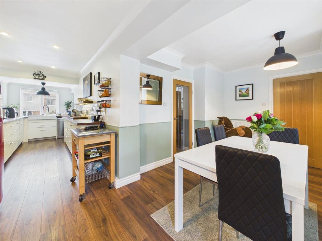 House in Gateshead, Eighton Banks, Low Fell - More