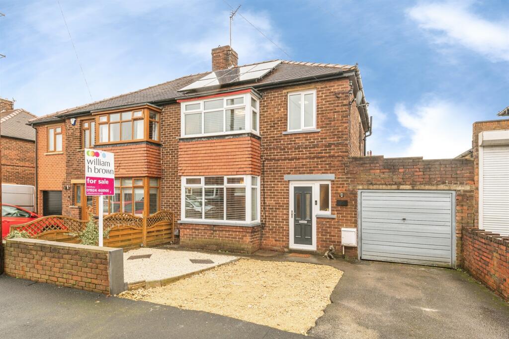 3-bed semi-detached on Ullswater Avenue, Hanging Heaton, DEWSBURY, £260,000