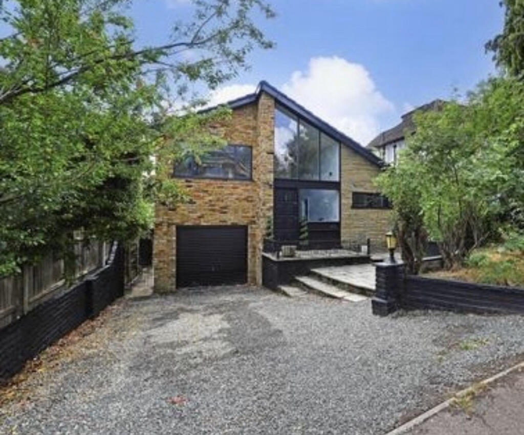 Main image of property: The Avenue, Loughton, IG10