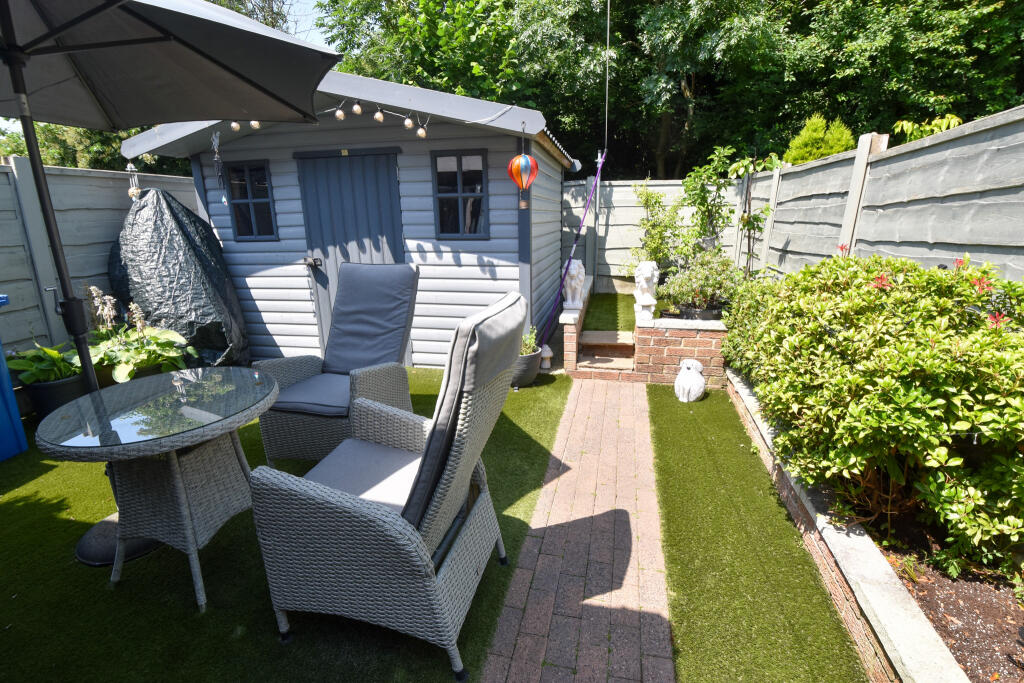 Amersham Close, Davyhulme, M41 photo 4