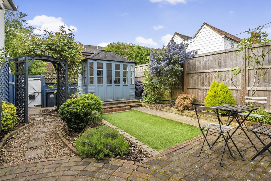 Middle Road, Leatherhead, KT22 photo 4