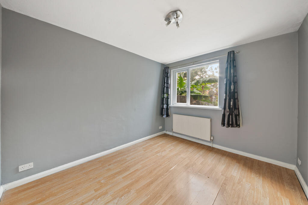 Apartment in Southall - View 5