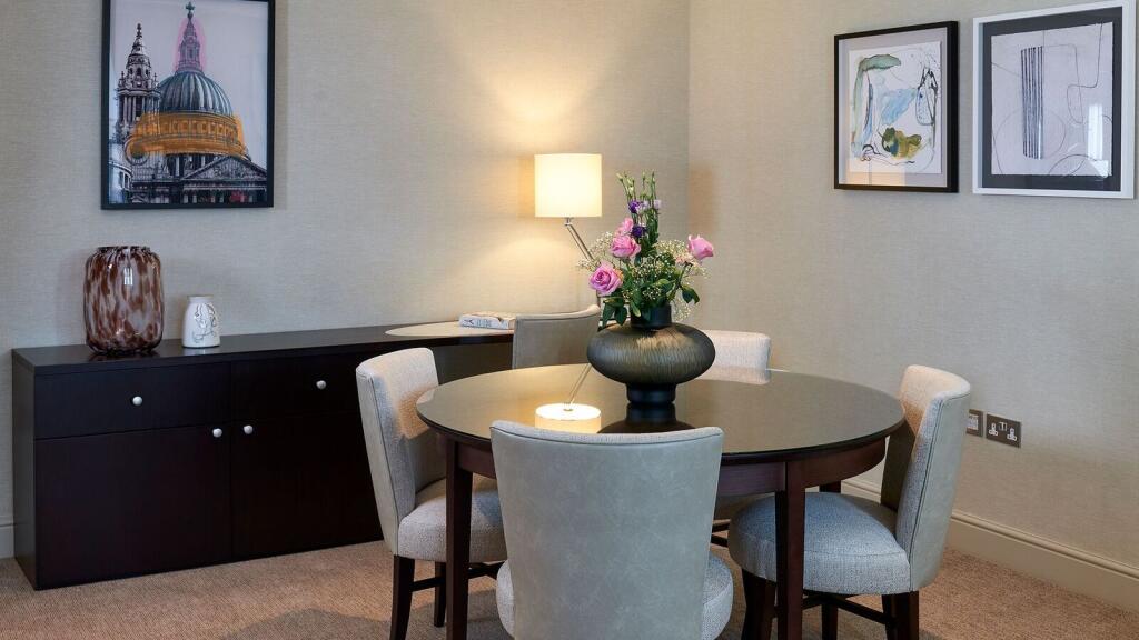 Apartment in London, St Paul's, City of London - View 4